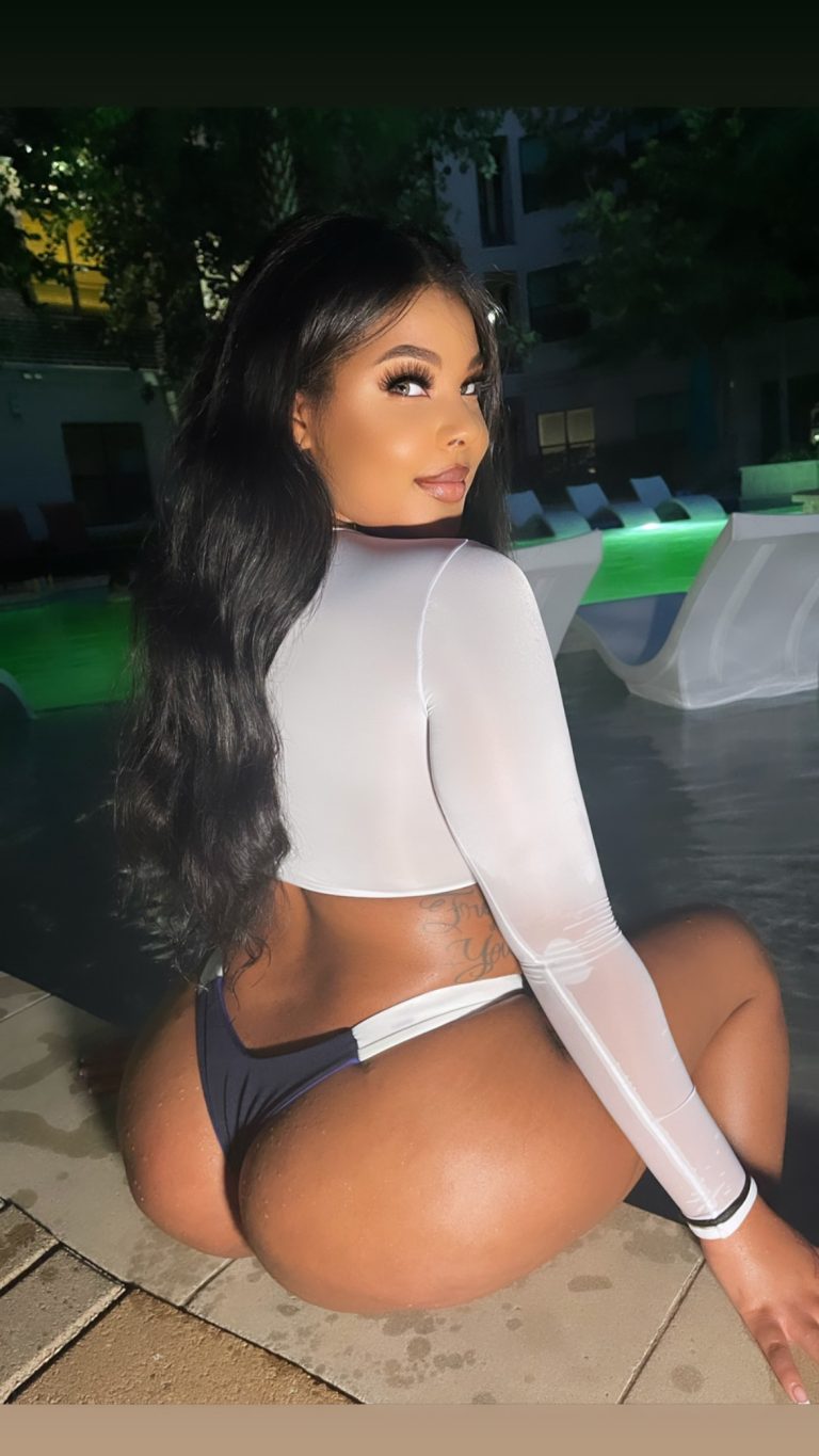Zoey Reyes Teasing With That Sweet Booty